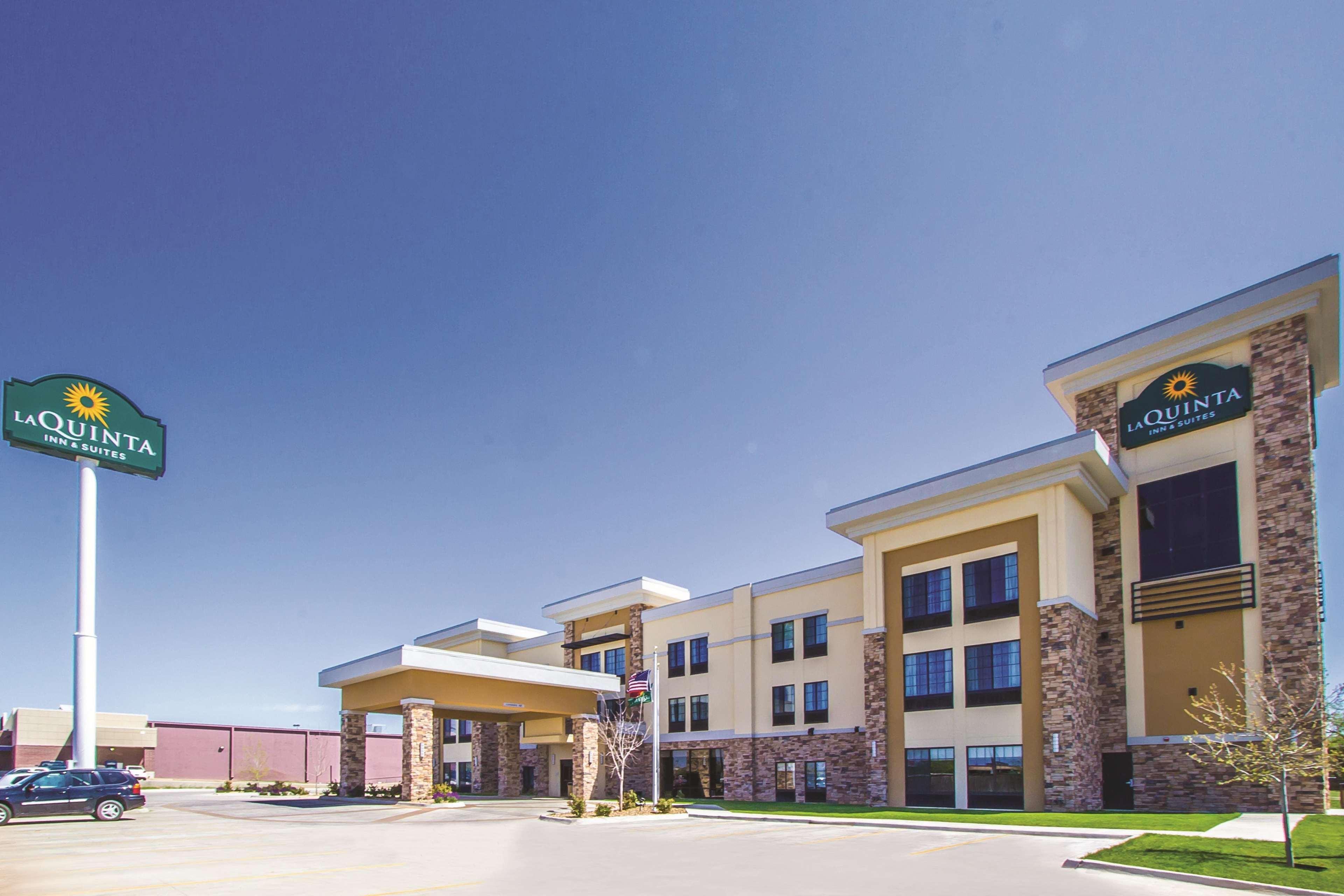 La Quinta By Wyndham Pampa Hotel Exterior foto