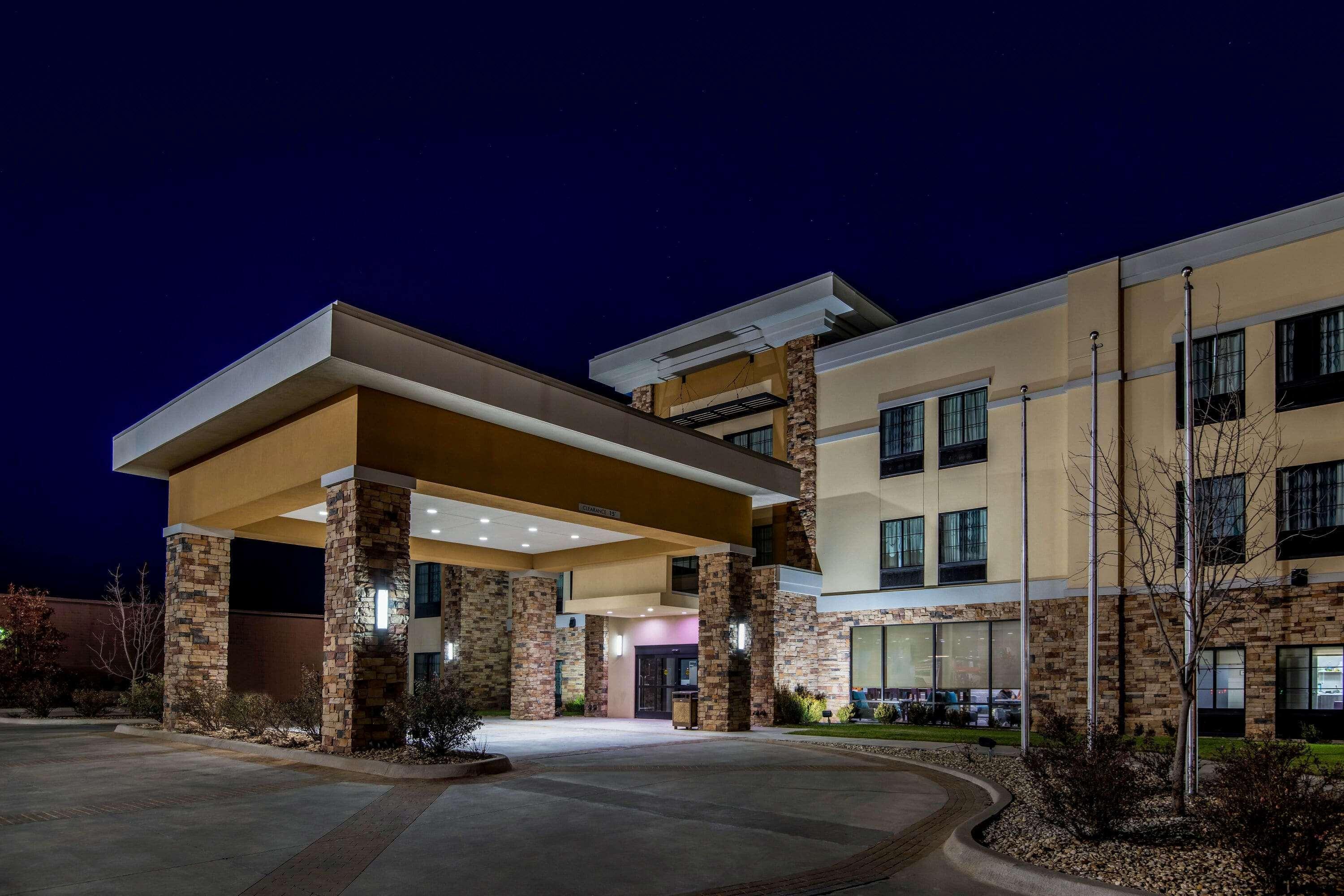La Quinta By Wyndham Pampa Hotel Exterior foto